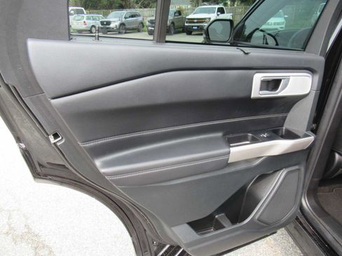 Used 2023 Ford Explorer Limited w/ Limited Technology Package AWD/4WD image 16