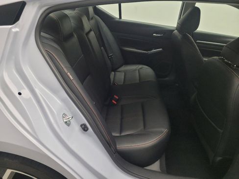Used 2024 Nissan Altima 2.5 SR w/ SR Premium Package image 19