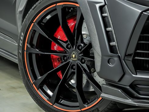 Used 2022 Lamborghini Urus AWD/4WD image 4