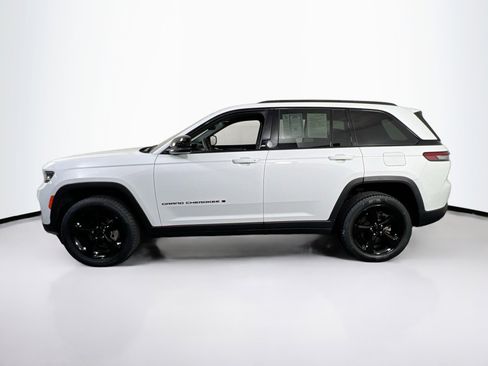 Used 2023 Jeep Grand Cherokee Altitude AWD/4WD image 8