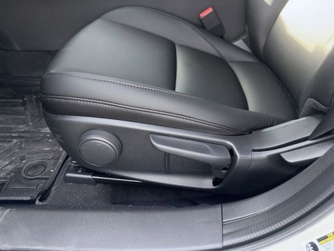 Used 2025 MAZDA MAZDA3 s image 12