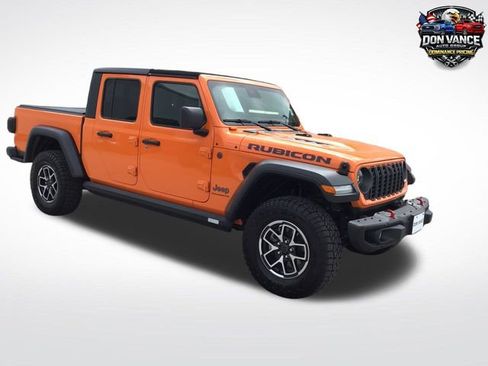 Used 2025 Jeep Gladiator Rubicon w/ Technology Group AWD/4WD image 9