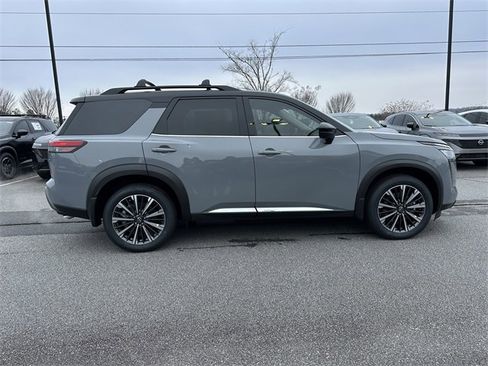 New 2026 Nissan Pathfinder Platinum image 9
