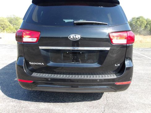 Used 2017 Kia Sedona LX w/ LX Essentials Premium Package image 37