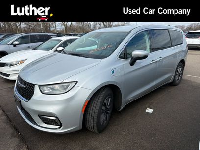 Used 2023 Chrysler Pacifica Touring-L
