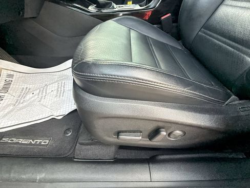 Used 2019 Kia Sorento EX FWD image 18
