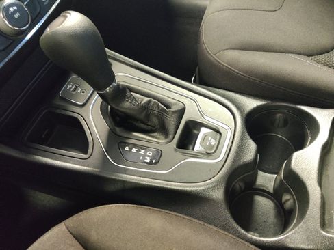 Used 2020 Jeep Cherokee Latitude FWD image 26
