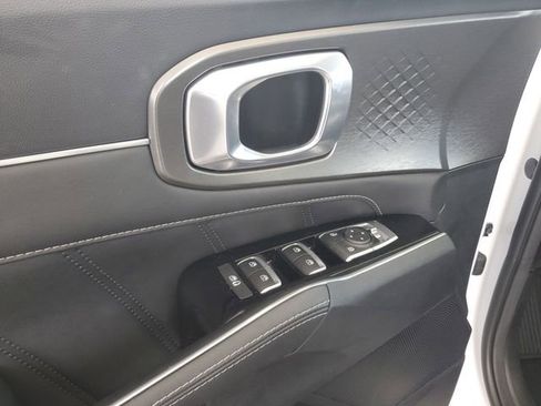 Certified 2022 Kia Sorento SX image 19