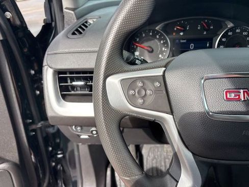 Used 2024 GMC Terrain SLE w/ Driver Convenience Package image 17