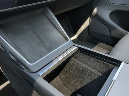 Used 2026 Tesla Model Y AWD image 17