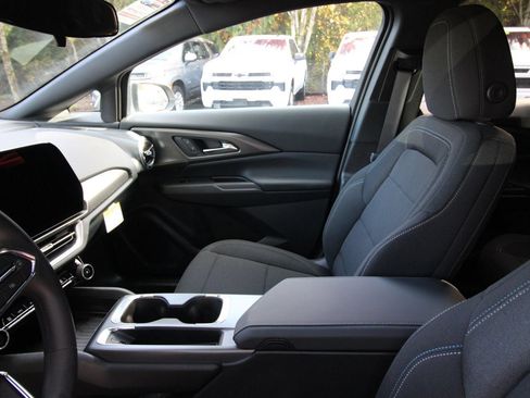 Certified 2026 Chevrolet Equinox EV LT FWD image 10