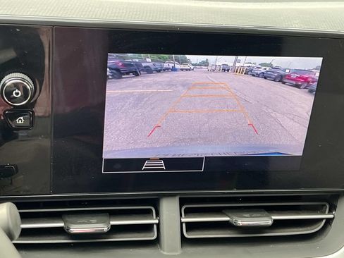 Used 2024 Chevrolet Trax LS w/ LS Convenience Package FWD image 19