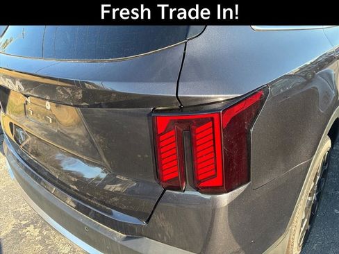 Certified 2025 Kia Sorento SX image 8