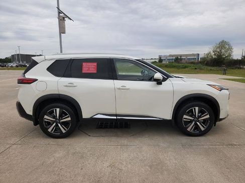 Certified 2023 Nissan Rogue Platinum w/ Platinum Premium Package FWD image 4