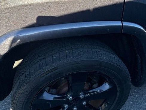 Used 2015 Jeep Grand Cherokee Altitude AWD/4WD image 32