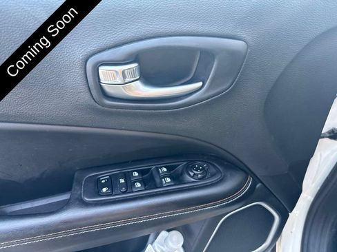 Used 2018 Jeep Compass Latitude w/ Popular Equipment Group AWD/4WD image 8