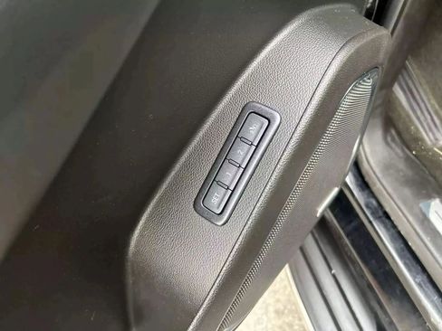 Used 2018 GMC Yukon XL SLT image 24