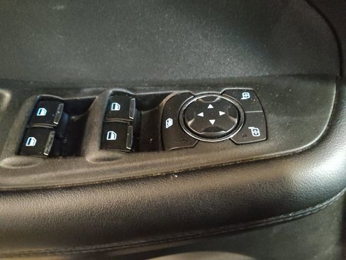 Used 2018 Ford Edge SE FWD image 27