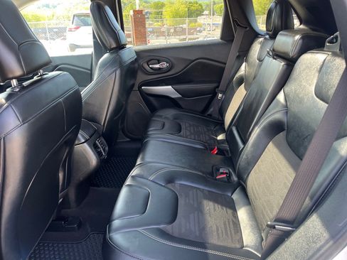 Used 2022 Jeep Cherokee Latitude w/ Sun & Sound Group AWD/4WD image 19