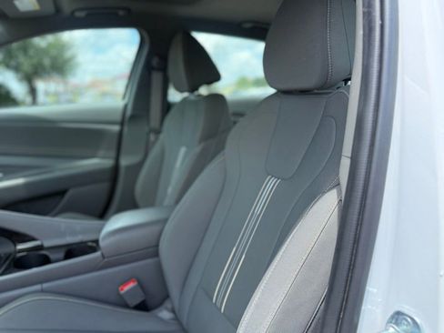 Used 2025 Hyundai Elantra SEL FWD image 7