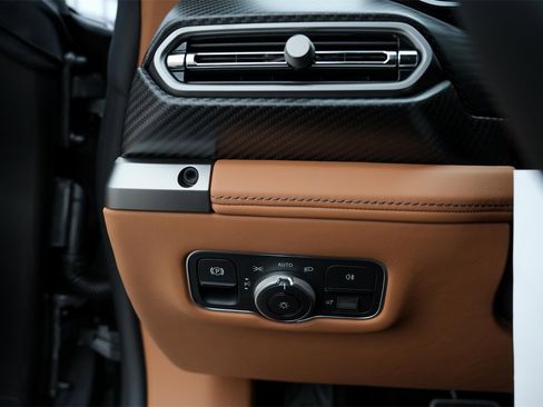 New 2026 Aston Martin Vanquish Convertible image 29