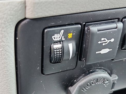 Used 2020 Toyota Sienna XLE image 24