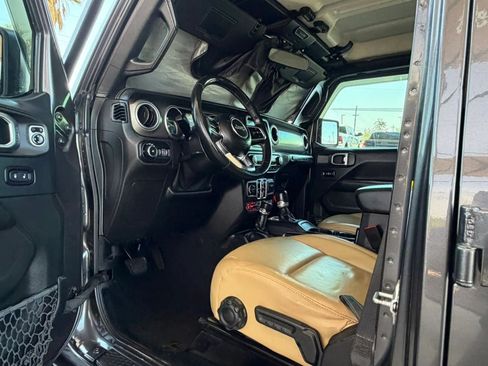 Used 2018 Jeep Wrangler Unlimited Rubicon w/ Dual Top Group AWD/4WD image 47