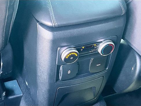 Used 2022 Ford Explorer XLT image 25