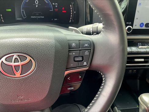 Used 2025 Toyota Camry SE image 24