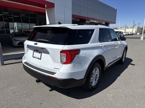 Used 2023 Ford Explorer XLT AWD/4WD image 4