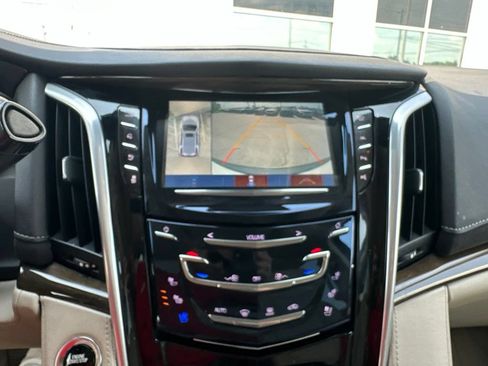 Used 2020 Cadillac Escalade ESV Luxury AWD/4WD image 10