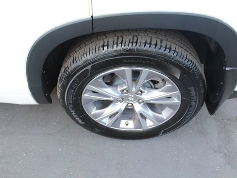 Used 2015 Toyota Highlander Plus AWD/4WD image 13