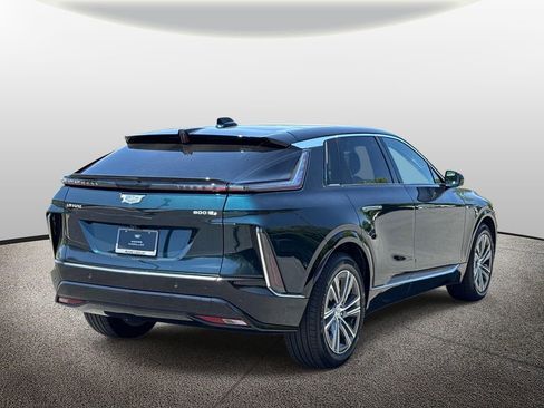 Used 2024 Cadillac Lyriq Luxury w/ LPO, Floor Liner Package AWD/4WD image 2