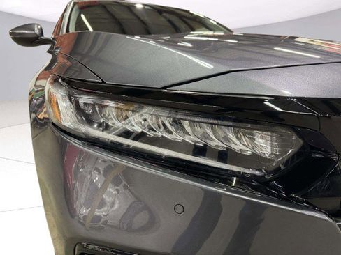 Used 2018 Honda Accord Touring image 16