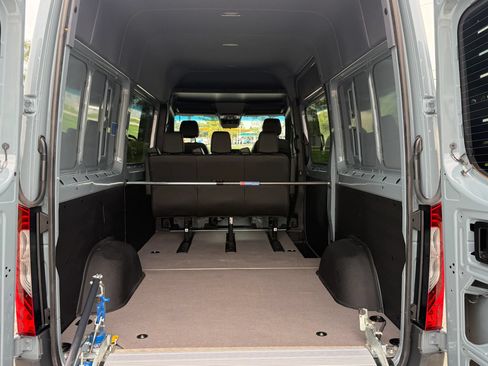 Used 2023 Mercedes-Benz Sprinter 2500 image 13