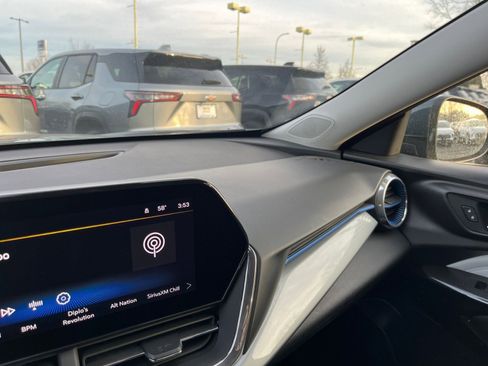 Used 2025 Chevrolet Trax LT image 33