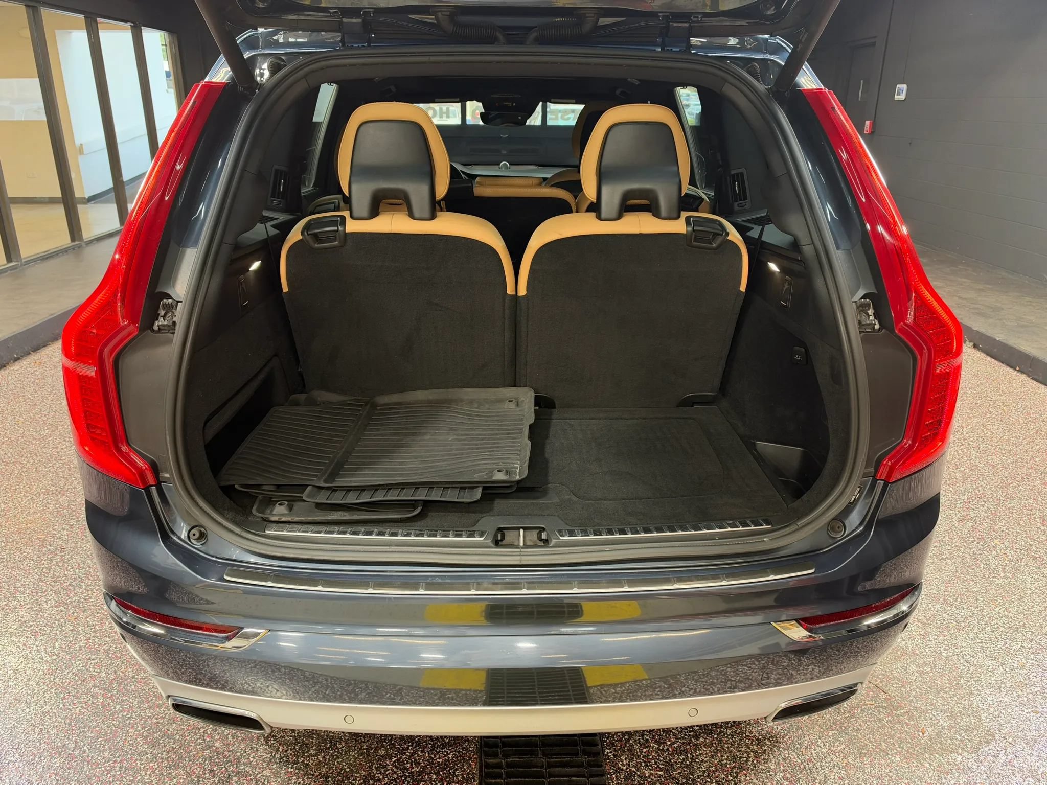 Used 2018 Volvo XC90 T8 Inscription w/ Convenience Package AWD/4WD image 27