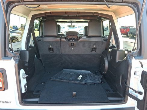 Used 2021 Jeep Wrangler Unlimited Sahara image 28