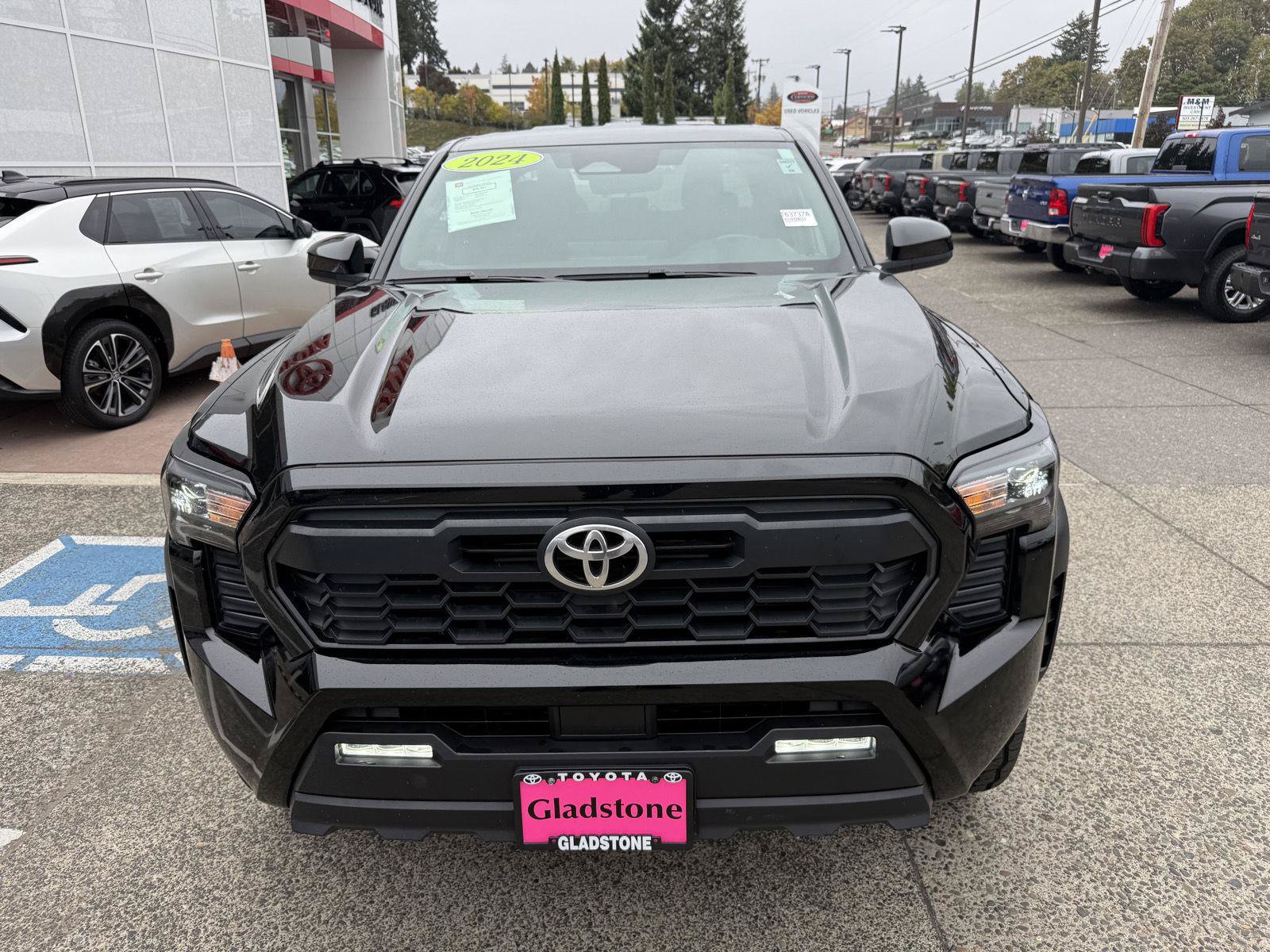 Used 2024 Toyota Tacoma TRD Off-Road AWD/4WD image 9