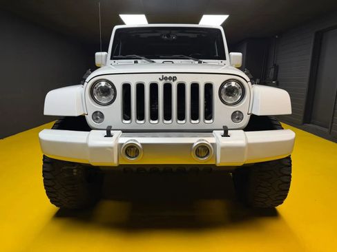 Used 2017 Jeep Wrangler Unlimited Sahara w/ Connectivity Group AWD/4WD image 2