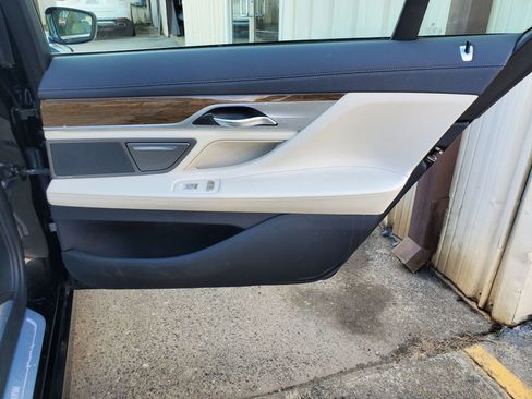 Used 2018 BMW 750i xDrive image 25