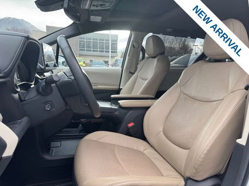 Used 2024 Toyota Sienna Limited image 14