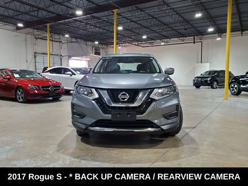 Used 2017 Nissan Rogue S image 2