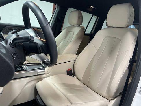 Used 2025 Mercedes-Benz GLB 250 4MATIC image 22