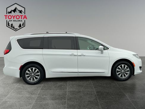 Used 2020 Chrysler Pacifica Touring-L Plus image 6