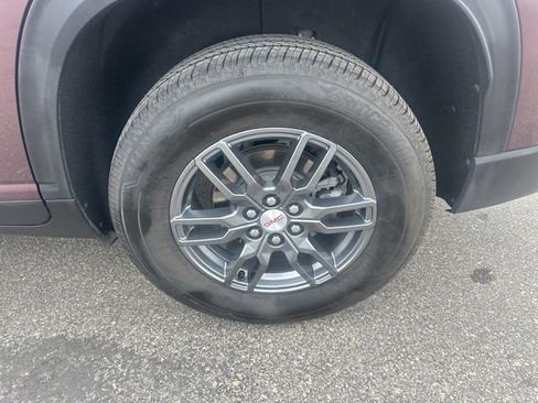 Used 2025 GMC Acadia Elevation image 8