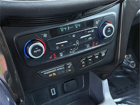 Used 2019 Ford Escape Titanium image 16