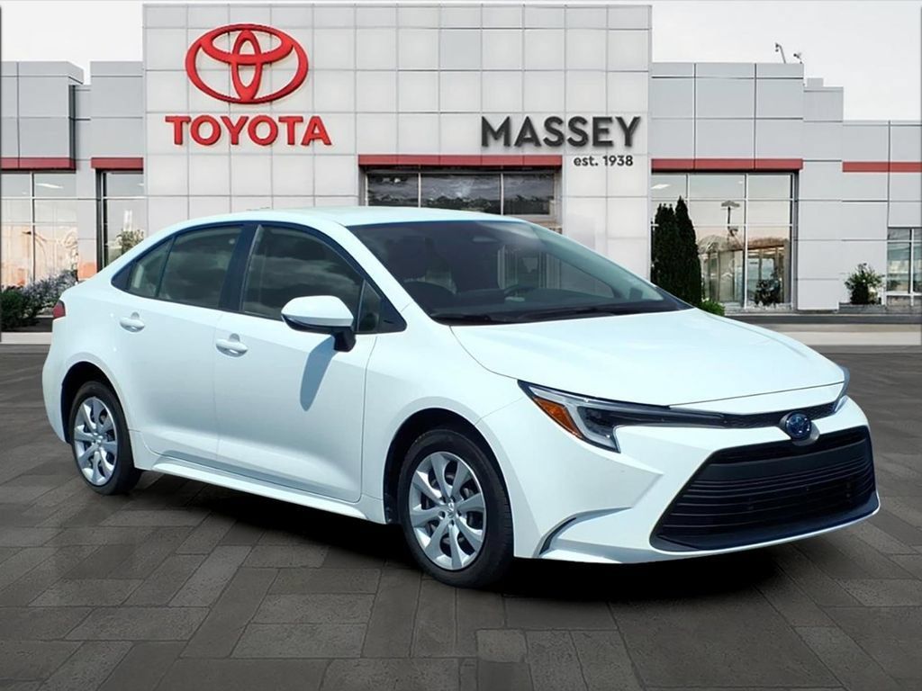 Used 2024 Toyota Corolla LE FWD image 1
