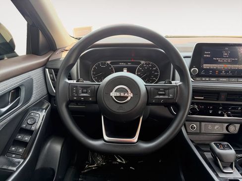 Used 2023 Nissan Rogue S AWD/4WD image 14