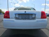 Used 2010 Lincoln Town Car Signature Limited image 3